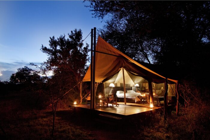 Cedarberg Travel | Rhino Walking Safaris at Plains Camp