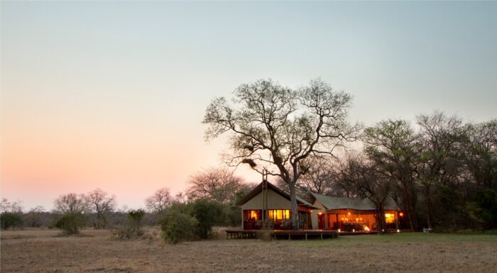 Cedarberg Travel | Rhino Walking Safaris at Plains Camp