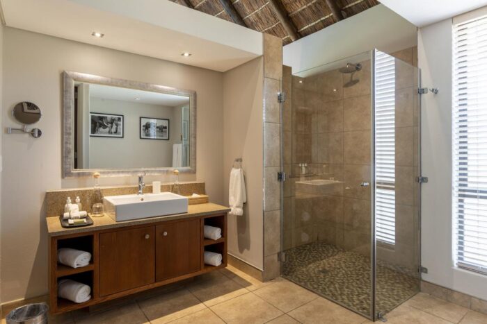 Cedarberg Travel | Sarili Lodge at Shamwari Game Reserve