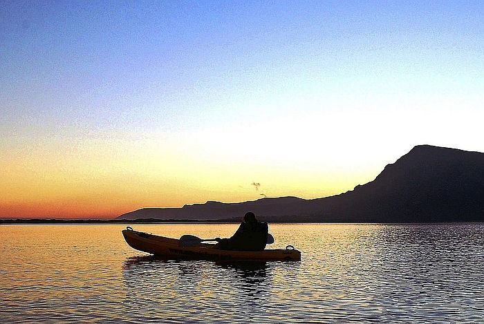 Hermanus-Mosaic-Lagoon-Lodge-kayaking