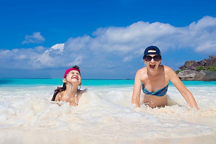 Mauritius-Mother-and-her-daughter