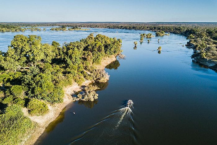 Victoria-Falls-Zim-cruising-scott-ramsay-river-club-700