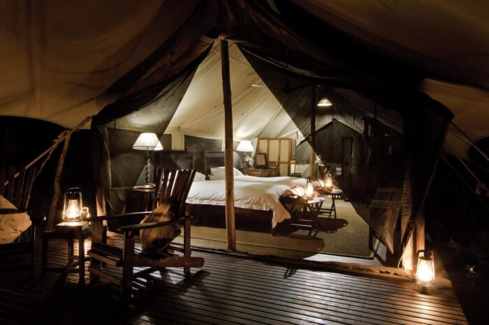 Cedarberg Travel | Rhino Walking Safaris at Plains Camp