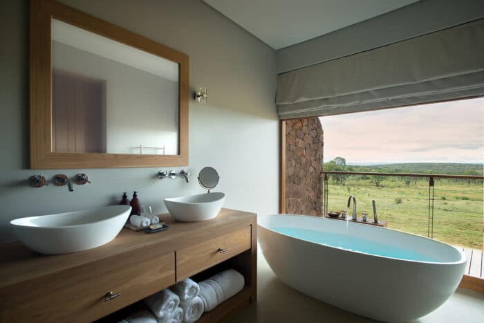 Cedarberg Travel | Mhondoro Safari Lodge & Villa