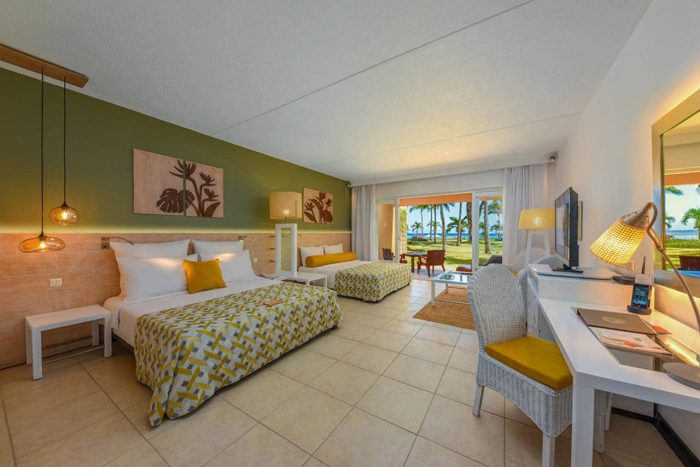 Cedarberg Travel | Victoria Beachcomber Resort & Spa