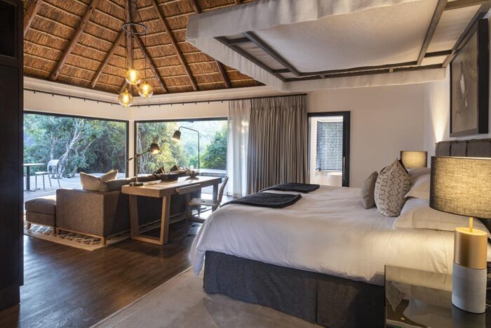 Cedarberg Travel | Eagles Crag Lodge  - Shamwari Game Reserve