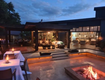 Becks Safari Lodge at night